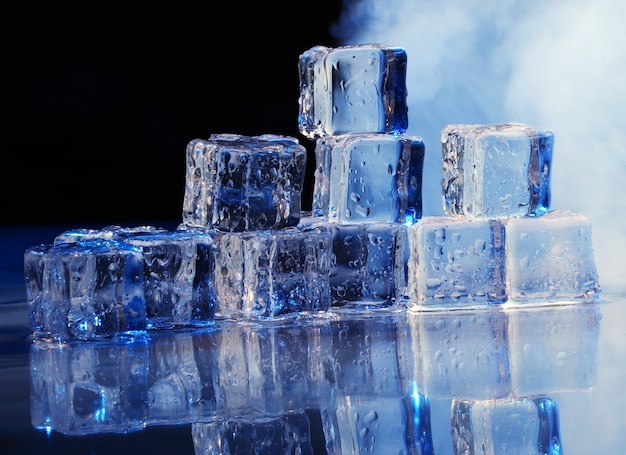 Free photo composition of ice cubes