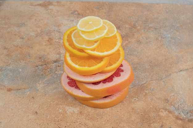 Free photo composition of lemon, orange and grapefruit slices.