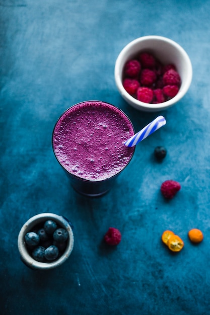 Free photo composition of tasty blueberries smoothie