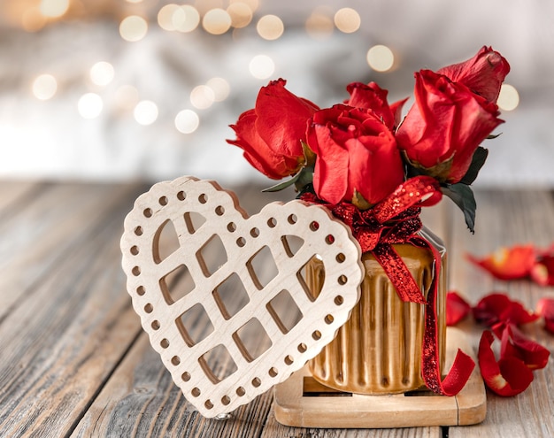 Free photo composition for valentine39s day with roses in a vase and a decorative heart