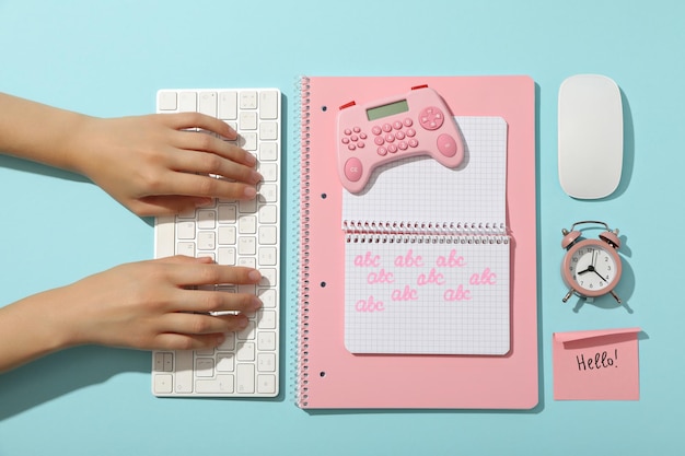 Free Photo a computer keyboard with a mouse and a notebook on a blue background