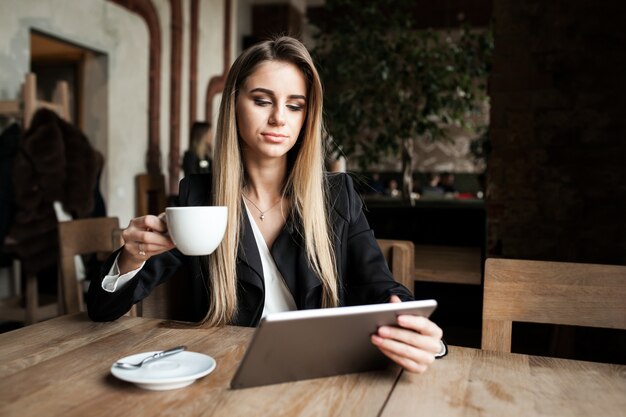 computer shop woman coffee lifestyle