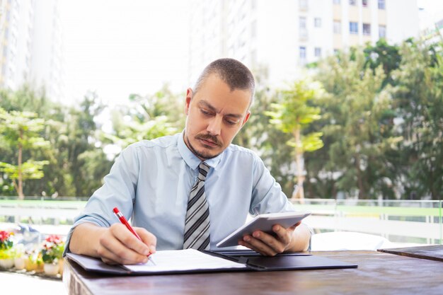 Concentrated male advisor editing data in paper