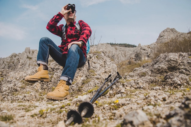 Concentrated rambler with binoculars