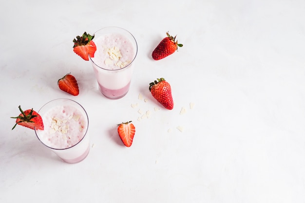 Free photo concept of delicious strawberry smoothie