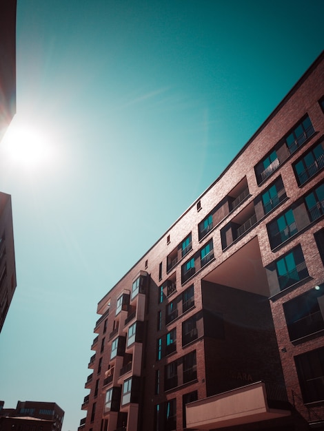 Free photo concrete apartment building