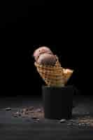 Free photo cones with ice cream in cup on table