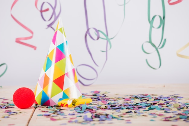 Free photo confetti, whistle, hat and party