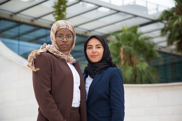 Free Photo confident proud female business team posing outside