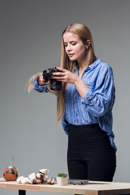 Free photo confident woman in blue shirt taking food pictures