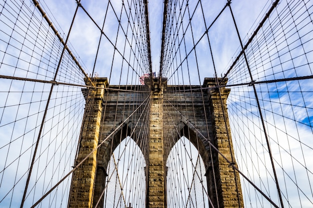 Construction of a bridge with ropes