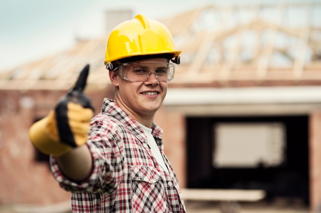 Free photo construction worker gesturing thumbs up