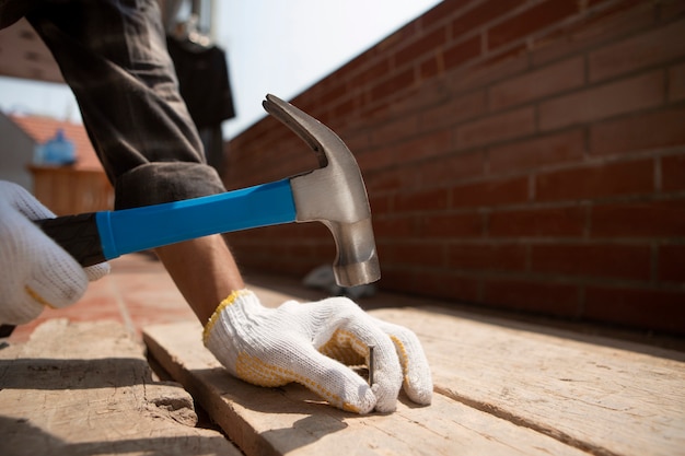 Free photo construction worker using hammer at job site