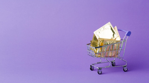 Free photo contraception method composition with tiny shopping cart and copy space