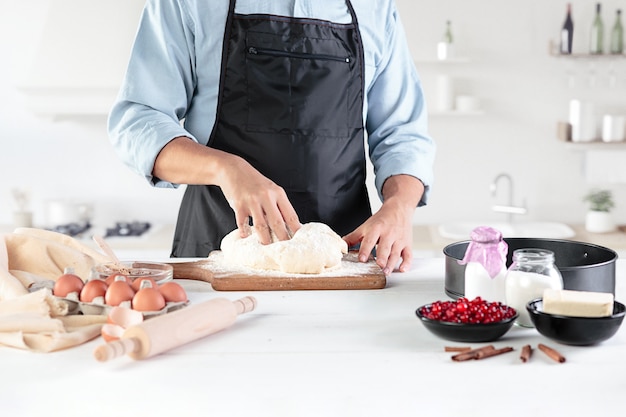 Free photo a cook with eggs on a rustic kitchen against the wall of men's hands