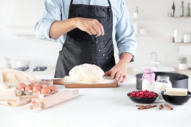 Free photo a cook with eggs on a rustic kitchen of men's hands