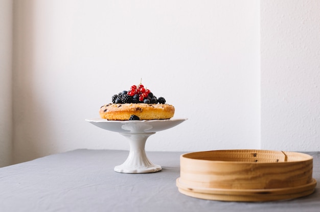 Free Photo cooked biscuit with berries