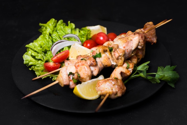 Free photo cooked meat and veggies kebab high view