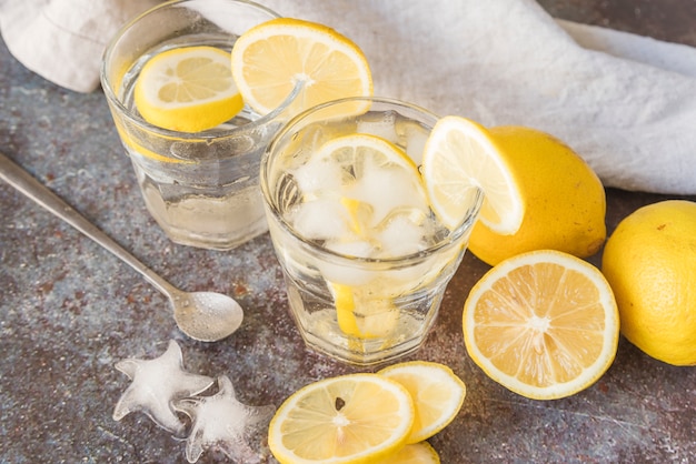 Free photo cool lemon water with ice