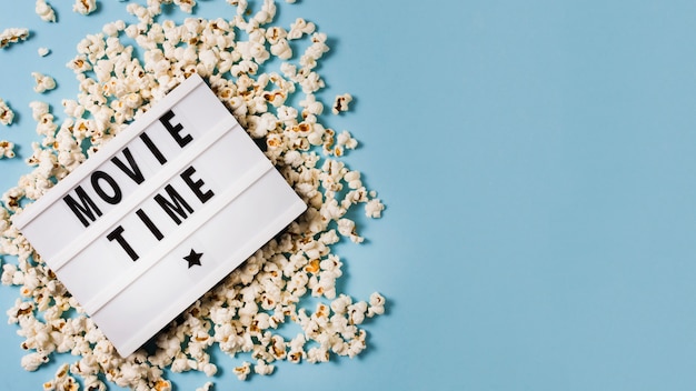 Free photo copy-space lightbox with popcorn on table