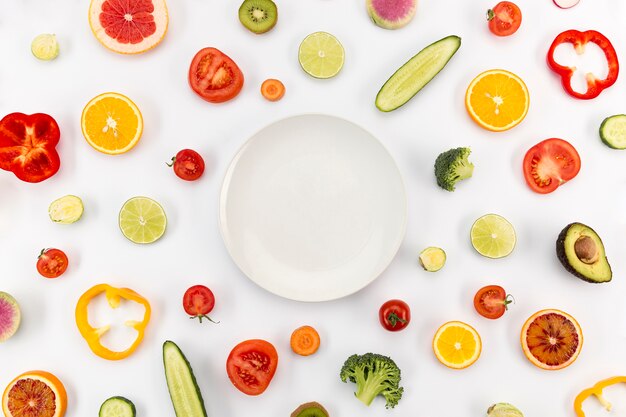 Copy space place surrounded by slices of fruit