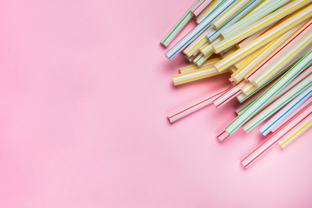 Copy-space plastic straws on corner