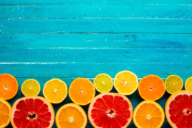 Free Photo copy-space with mixed citrusses on table