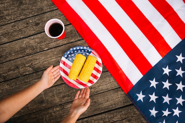 Free photo corns on plate with american symbol