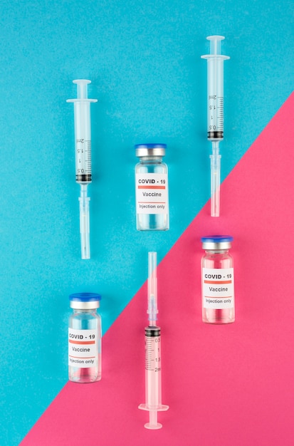 Free photo coronavirus vaccine vials and syringes arrangement