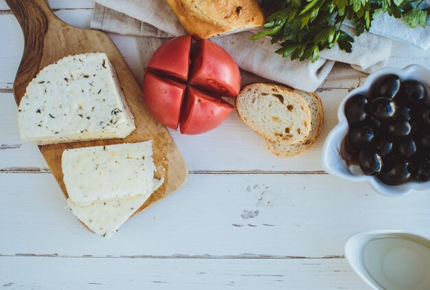 Cottage cheese with baguette and olives