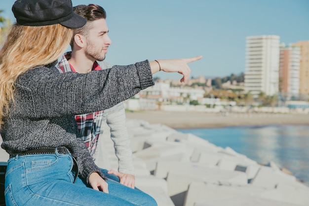 Free Photo couple by the sea