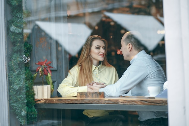 Free Photo couple in cafe