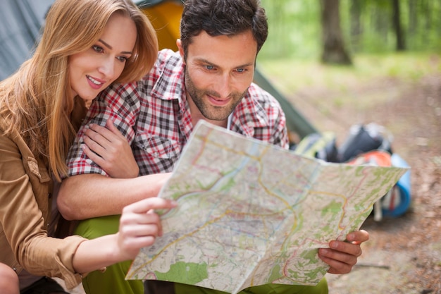 Free photo couple camping in the forest