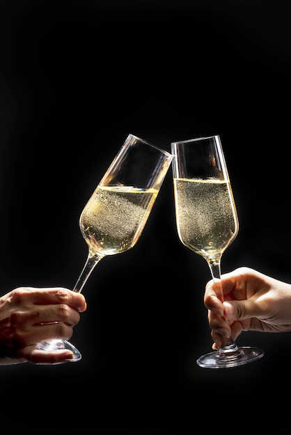 Free photo couple celebrating with champagne on dark