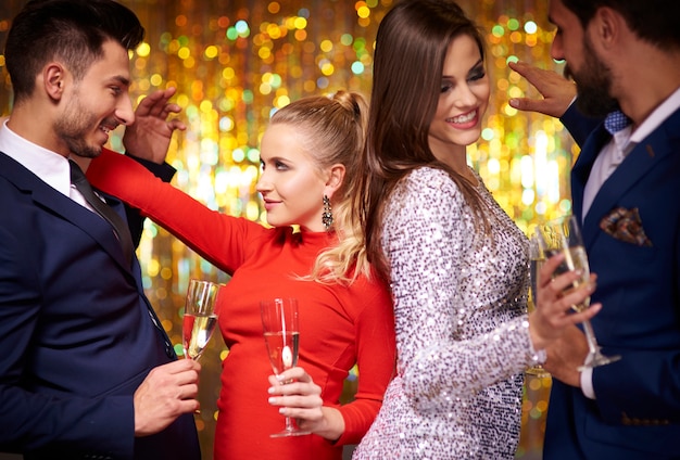 Free Photo couple dancing at new years eve party