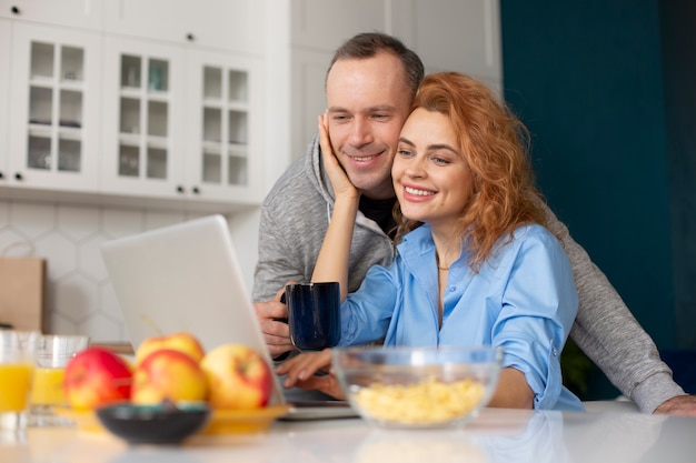 Free photo couple enjoying quality time at home