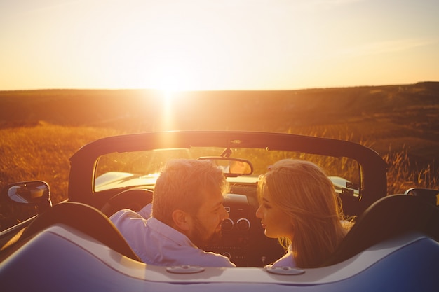 Free photo couple enjoying sunset on vacation