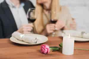 Free photo couple having romantic elegant dinner