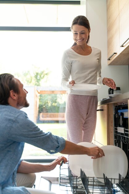 Free photo couple at home doing house chores