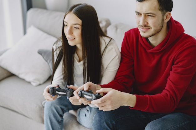 Free photo couple at home playing video games