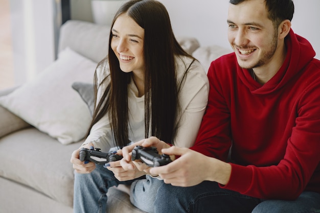 Free photo couple at home playing video games