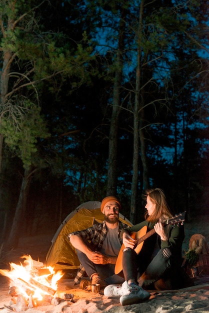 Free Photo couple looking at each other and singing