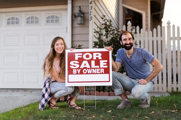 Free photo couple moving in new house