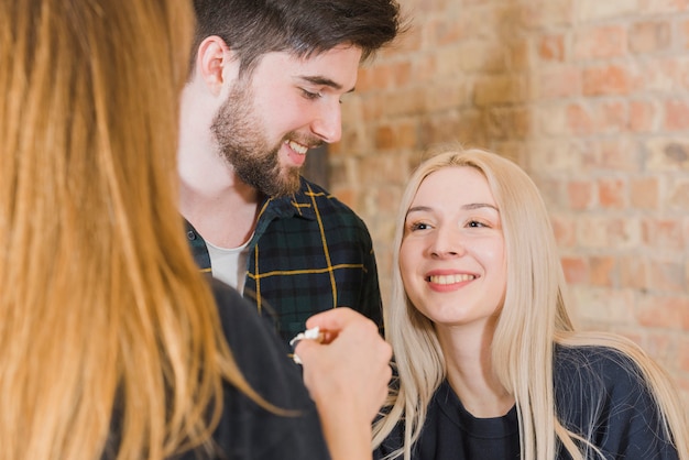 Free Photo couple at a party