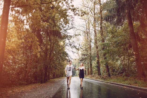 Free Photo couple in the rain