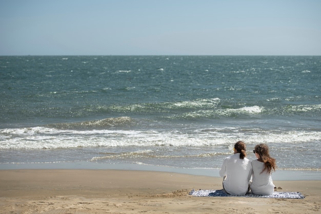 Free Photo couple relaxing on the beach during vacation