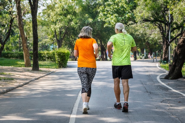 Free Photo couple running together in a race