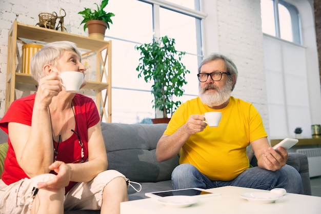 Free photo couple of seniors smiling spending time together