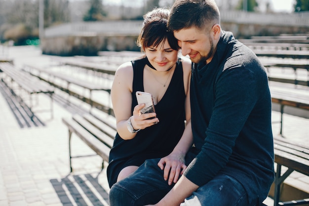 Free Photo couple in a summer city