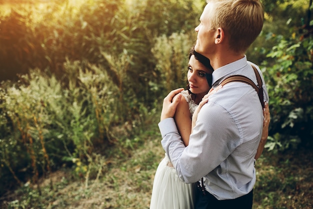 Free Photo couple at sunset